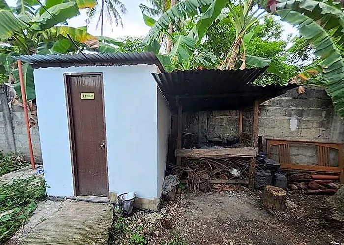 Nipaville Camphouse 5*